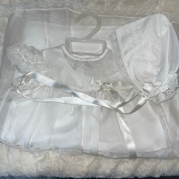 NEW Vintage Satin & Lace Christening Gown & Bonnet 6/9 Months  Infant Girls NWOT - Picture 7 of 7